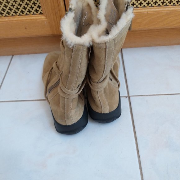 CLARKS ARTISAN COLLECTION LEATHER UPPER BOOTS SIZE 6B - Picture 9 of 13